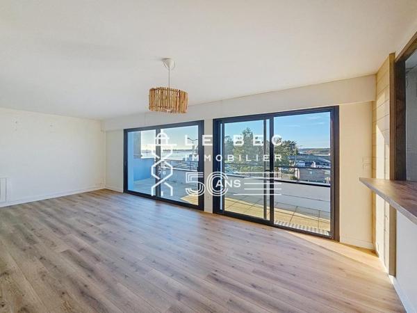 EXCLUSIVITÉ LOCMIQUÉLIC : Appartement avec vue au Port de Sainte Catherine