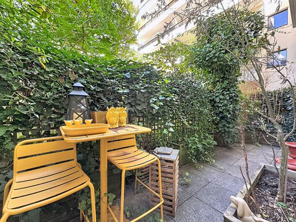 DUPLEX 6 pièce(s) 156.17 m2  2 Terrasses Parking
