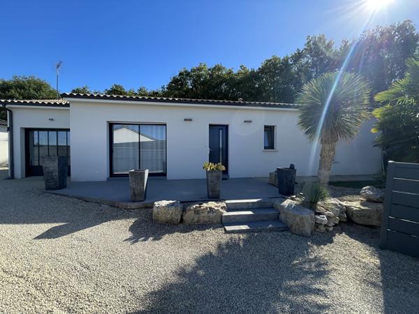 MAISON TRES RECENTE DE PLAIN-PIED - LIGUGE