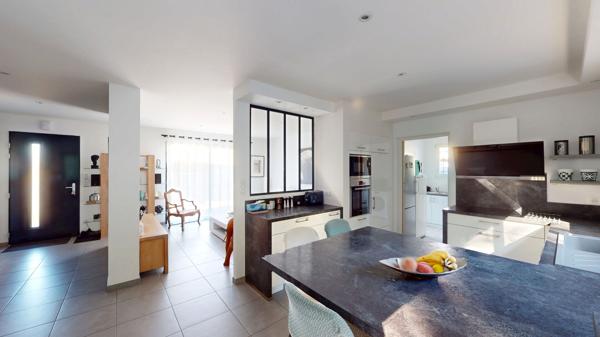 MAISON TRES RECENTE DE PLAIN-PIED - LIGUGE