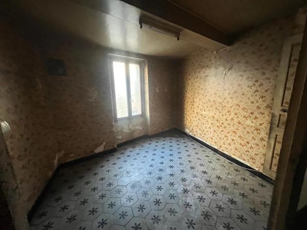 Vente                                                      Maison de village
                        
                     3 pièces                      47 m2                     à Saint-Paul-de-Fenouillet