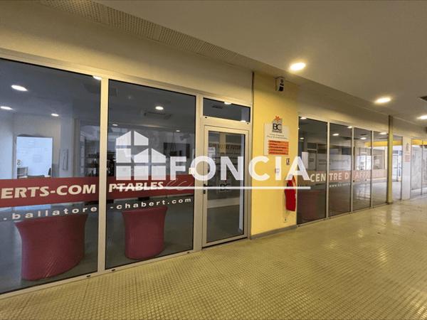 Location Local commercial 5 pièces 175 m² - Brignoles 83170