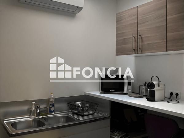 Location Local commercial 5 pièces 175 m² - Brignoles 83170