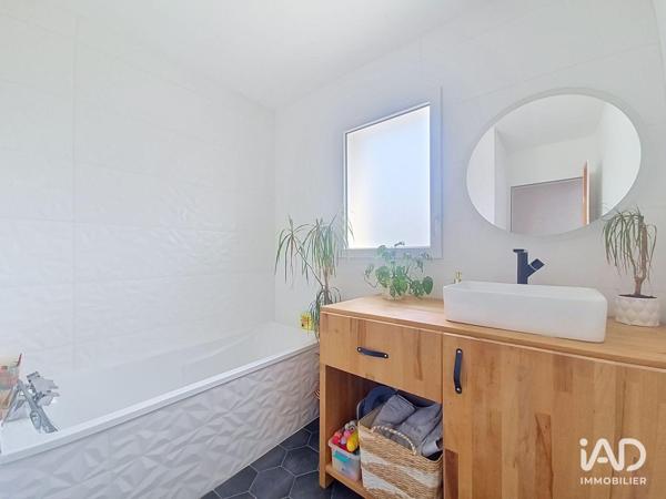 Maison à vendre 5 pièces 82 m² Sainte-Pazanne