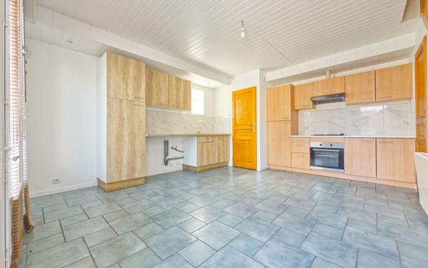 Maison à vendre    5 pièces •  Persan