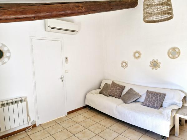 Courthézon (84350) Joli T2 meublé avec place de stationnement