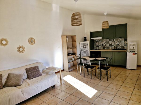 Courthézon (84350) Joli T2 meublé avec place de stationnement