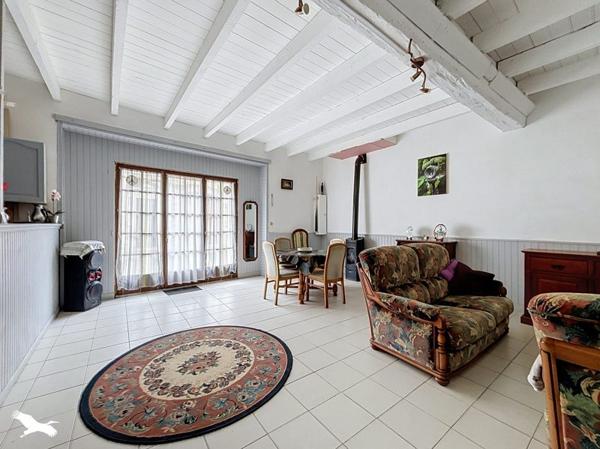 Maison à vendre 98 280 € Aigre 5 p 150 m² DPE E