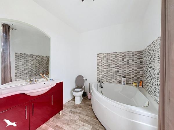 Maison à vendre 98 280 € Aigre 5 p 150 m² DPE E