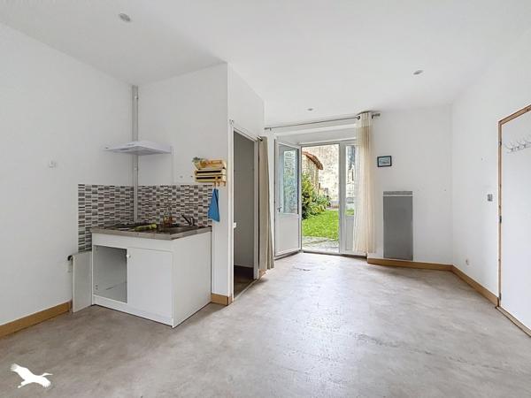 Maison à vendre 98 280 € Aigre 5 p 150 m² DPE E
