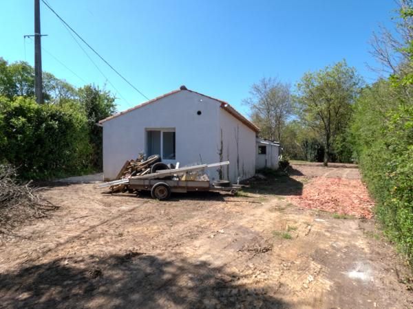 Le Givre (85540) MAISON 2 CHAMBRES ET 1 BUREAU, 1040 M2 DE TERRAIN