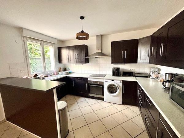 Maison familiale avec beau jardin extérieur