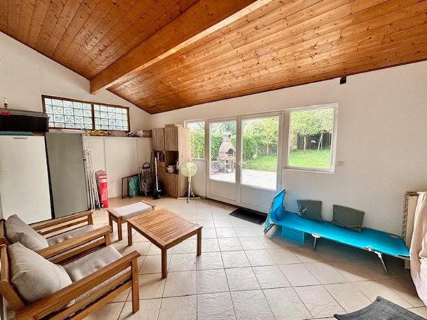 Maison familiale avec beau jardin extérieur