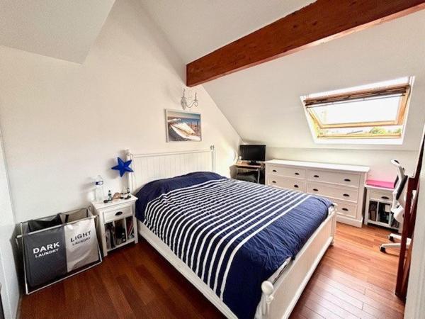 Maison familiale avec beau jardin extérieur