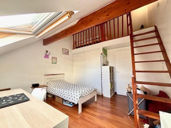 Maison familiale avec beau jardin extérieur