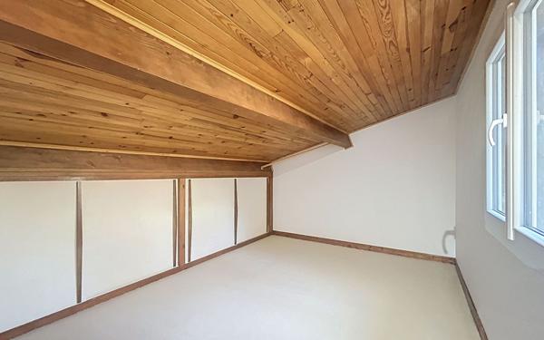 Maison à louer    6 pièces •  Gervans