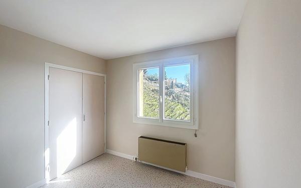 Maison à louer    6 pièces •  Gervans