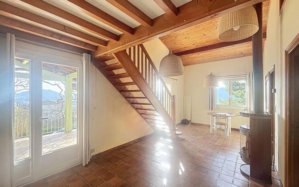 Maison à louer    6 pièces •  Gervans