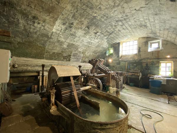 AUX PORTES D'ANGOULEME moulin inscrit ISMH et ses dépendances sur plus d'un hectare de terrain