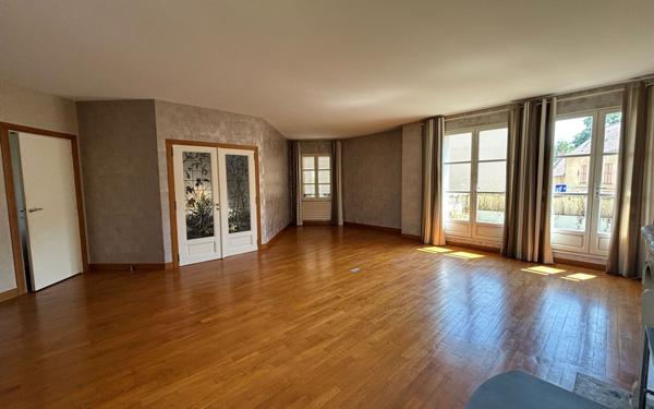 Maison à louer    7 pièces • 210 m2 Auxerre