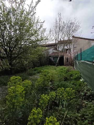 MAISON DE VILLE AVEC JARDIN ET GARAGE