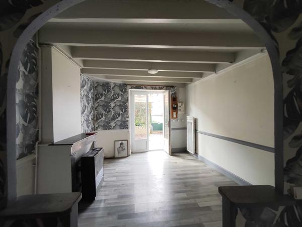 MAISON DE VILLE AVEC JARDIN ET GARAGE