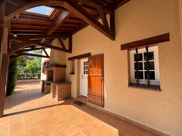 PROPRIETE de 400m² sur PARC de 1.7 ha