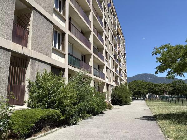Vente                                                      Appartement
                        
                     3 pièces                      59 m2                     à Sassenage