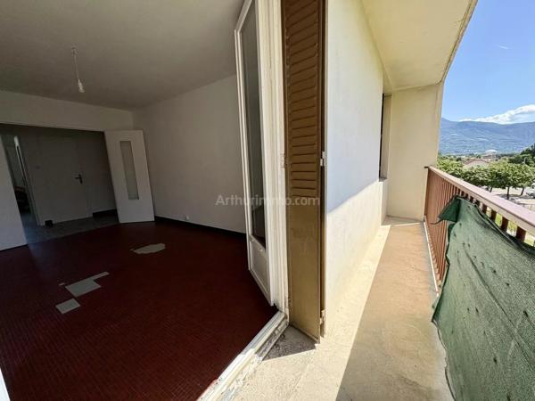 Vente                                                      Appartement
                        
                     3 pièces                      59 m2                     à Sassenage