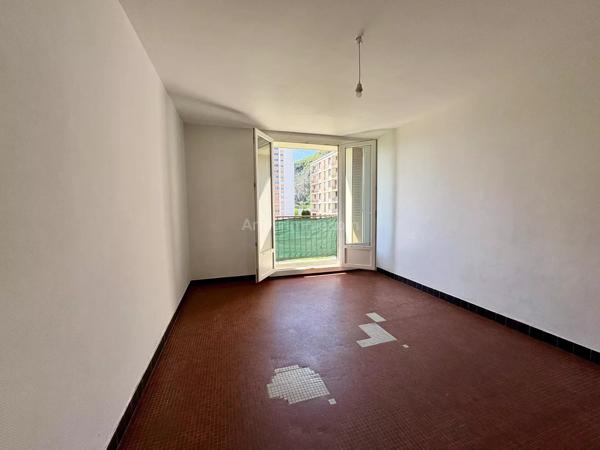 Vente                                                      Appartement
                        
                     3 pièces                      59 m2                     à Sassenage