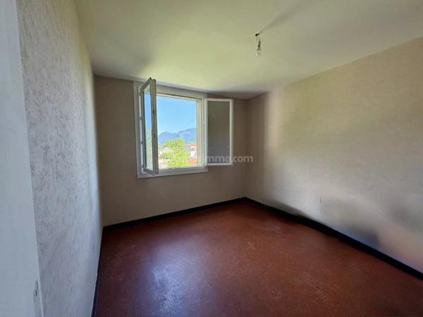 Vente                                                      Appartement
                        
                     3 pièces                      59 m2                     à Sassenage