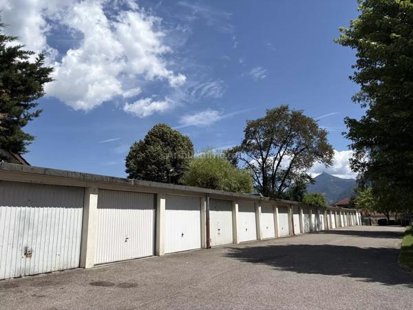 Vente                                                      Appartement
                        
                     3 pièces                      59 m2                     à Sassenage
