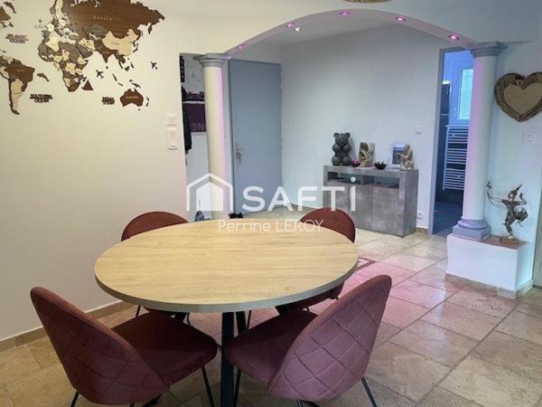 Maison de 125m² avec studio indépendant et piscine.