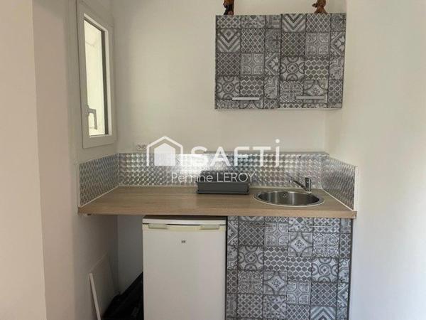 Maison de 125m² avec studio indépendant et piscine.