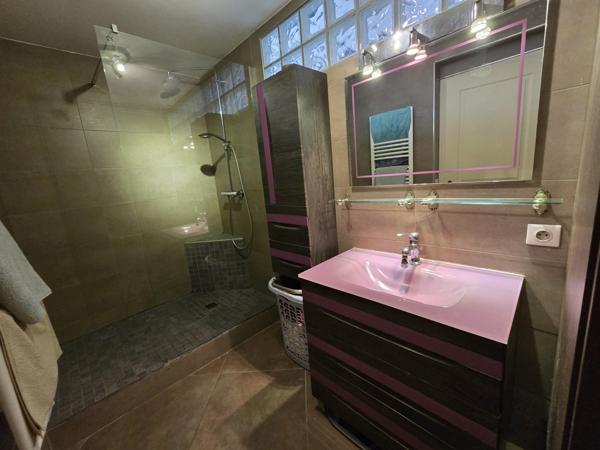 Cagnes-sur-Mer (06800) Très beaux volumes pour ce charmant petit 3 pièces de 55m2 proche de la Gare