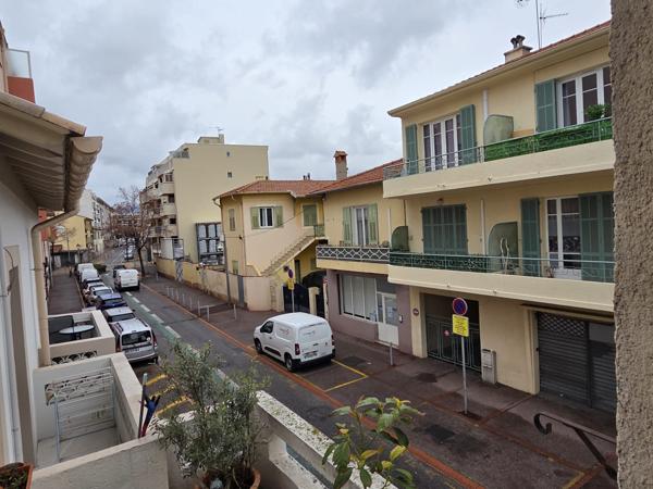 Cagnes-sur-Mer (06800) Très beaux volumes pour ce charmant petit 3 pièces de 55m2 proche de la Gare