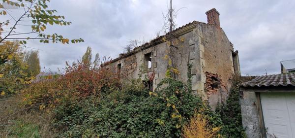 Maison rurale à vendre à Saint-Varent dans les Deux-Sèvres (79330), ref : 79079-42