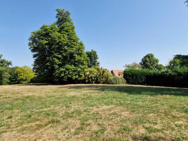 Maison ancienne - Le bugue Propriété avec piscine,et parc de plus d'un hectare.