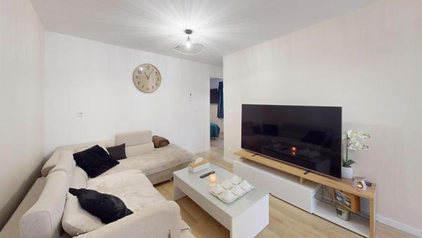 Deux maisons, piscine et nature à Saint-Cirice.