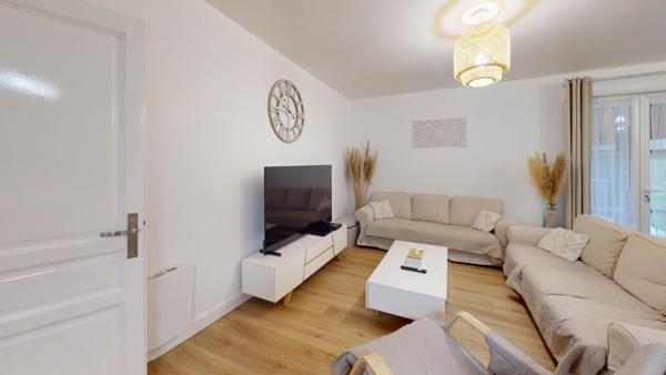 Deux maisons, piscine et nature à Saint-Cirice.