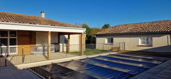 Deux maisons, piscine et nature à Saint-Cirice.