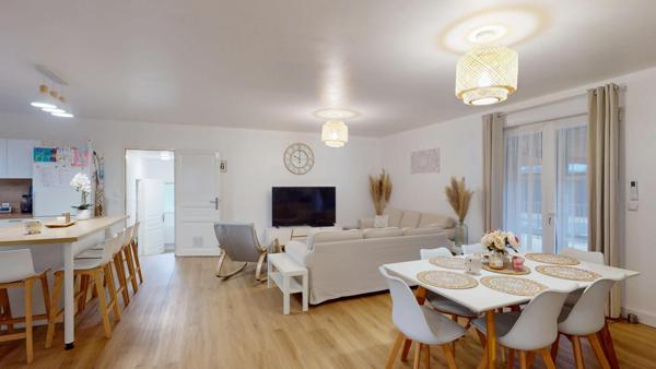 Deux maisons, piscine et nature à Saint-Cirice.