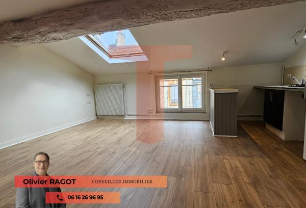 Saint-Étienne (42100) Bel appartement mansardé T3 de 62m² dans petite copropriété - quartier Valbenoite en TBE