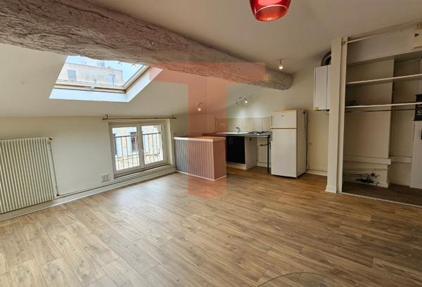 Saint-Étienne (42100) Bel appartement mansardé T3 de 62m² dans petite copropriété - quartier Valbenoite en TBE