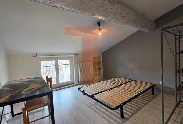 Saint-Étienne (42100) Bel appartement mansardé T3 de 62m² dans petite copropriété - quartier Valbenoite en TBE
