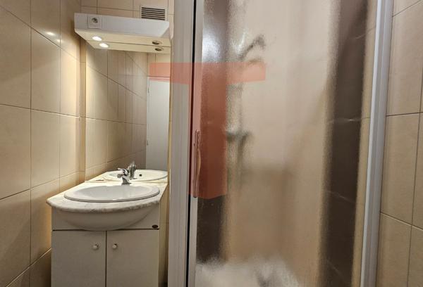Saint-Étienne (42100) Bel appartement mansardé T3 de 62m² dans petite copropriété - quartier Valbenoite en TBE
