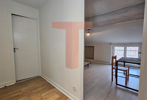 Saint-Étienne (42100) Bel appartement mansardé T3 de 62m² dans petite copropriété - quartier Valbenoite en TBE
