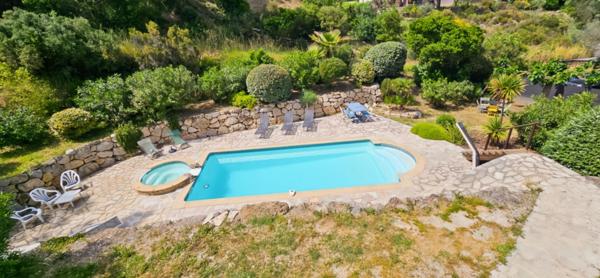 Maison  7 pièce(s)avec piscine /jacuzzi proche autoroute