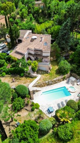 Maison  7 pièce(s)avec piscine /jacuzzi proche autoroute