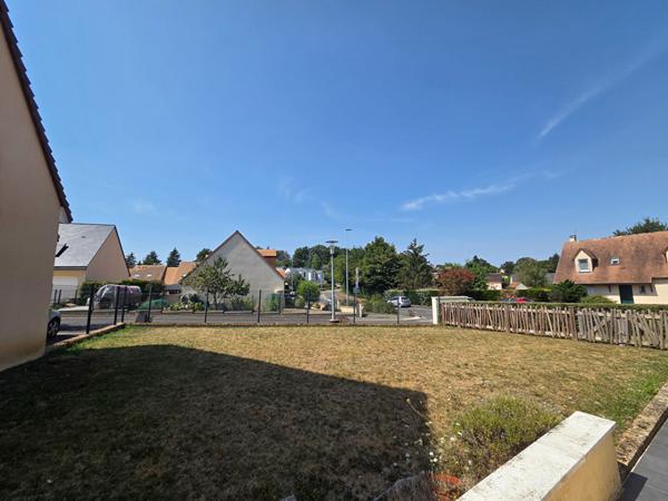 Maison familiale independante a La Chapelle-Saint-Aubin : 4 chambres, opportunite rare